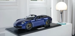 1/8 Minichamps 2020 Porsche 911 (992) Carrera 4S Cabriolet (Gentian Blue Metallic) Resin Car Model Limited 99 Pieces