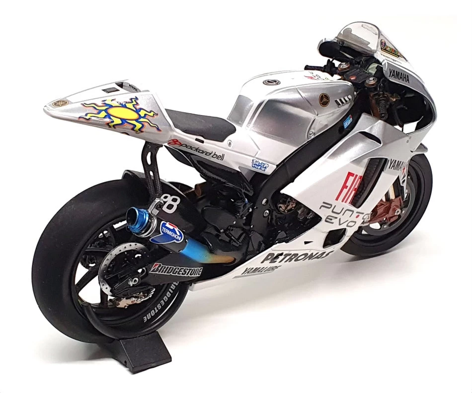 Minichamps 1/12 Scale 122 093146 - Honda RC211V MotoGP 2009 V. Rossi - Image 3