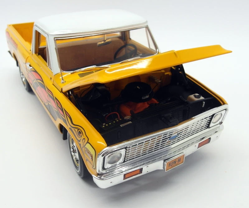 Highway 61 1/18 Scale - 50879 Chevy Fleetside Pickup Yellow Eagle - Image 2