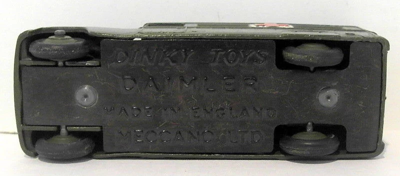 Vintage Dinky 30HM - Daimler Ambulance - Green - Image 2