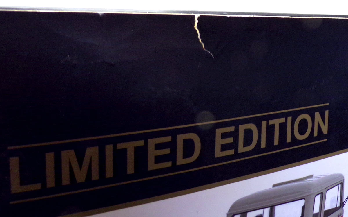 Road Kings 1/18 Scale RK180023 - Mercedes LPS 1632 1969 Grey/Red/Black - Image 5