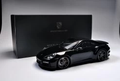 1/18 Dealer Edition 2020 2021 Porsche 911 Turbo S 992 (Black) Diecast Car Model