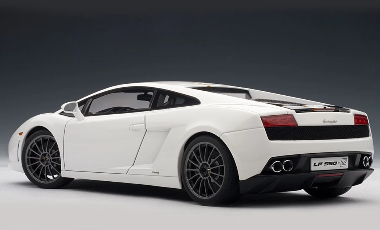 1/18 AUTOart LAMBORGHINI GALLARDO LP550-2 BALBONI - BIANCO MONOCERU / WHITE Diecast Car Model 74635 - Image 2