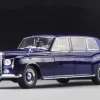 1/18 Dealer Edition 1967 Rolls-Royce Phantom VI Hardtop (Blue) Diecast Car Model