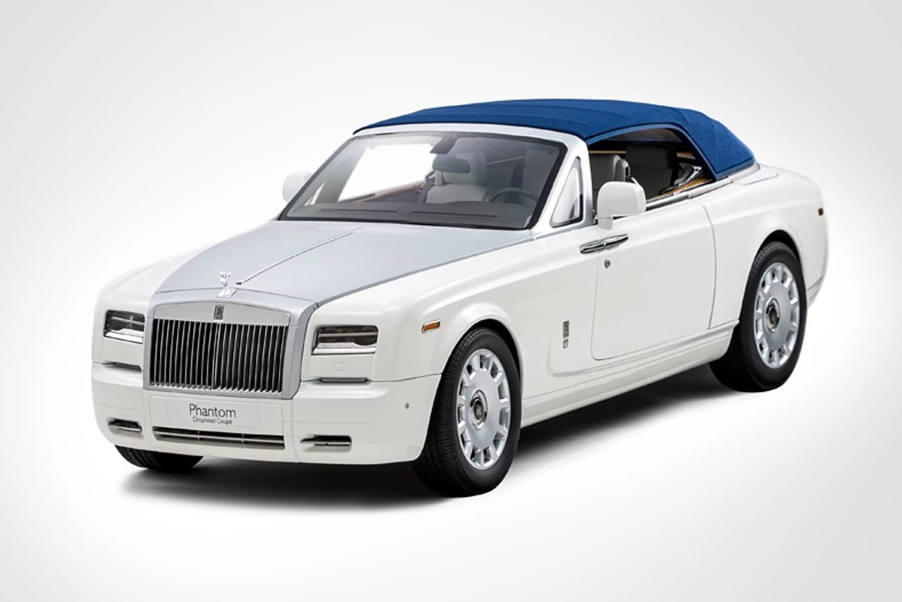 1/12 Kyosho Rolls-Royce Phantom Drophead Coupe (White) W/ Lights Diecast Car Model