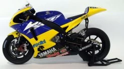 Minichamps 1/12 Diecast 122 083052 Yamaha YZR-M1 Tech3 James Toseland 2008