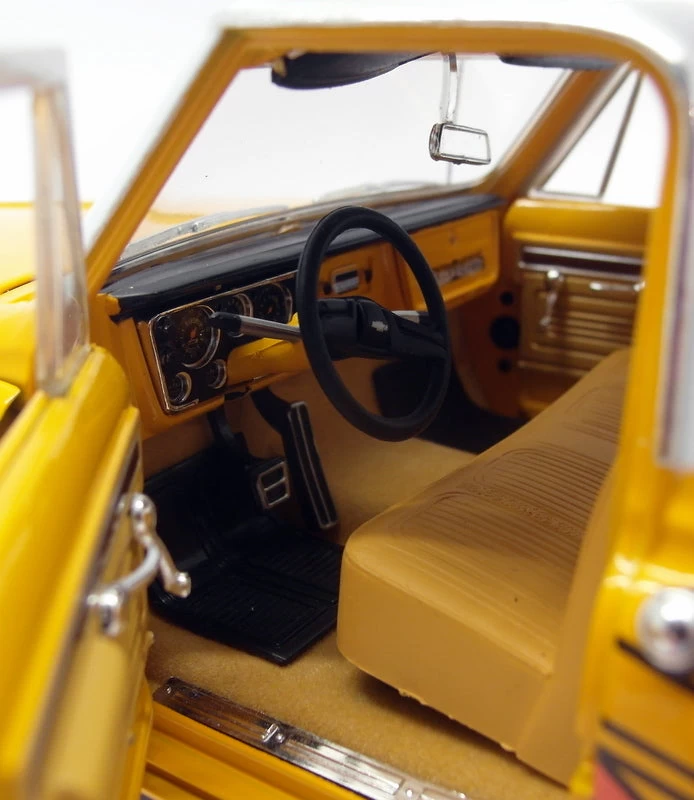 Highway 61 1/18 Scale - 50879 Chevy Fleetside Pickup Yellow Eagle - Image 8