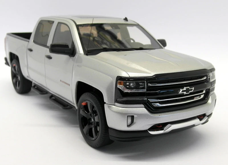 GT Spirit 1/18 Scale Resin GT785 - Chevrolet Silverado Pick Up 2018 - Silver - Image 4