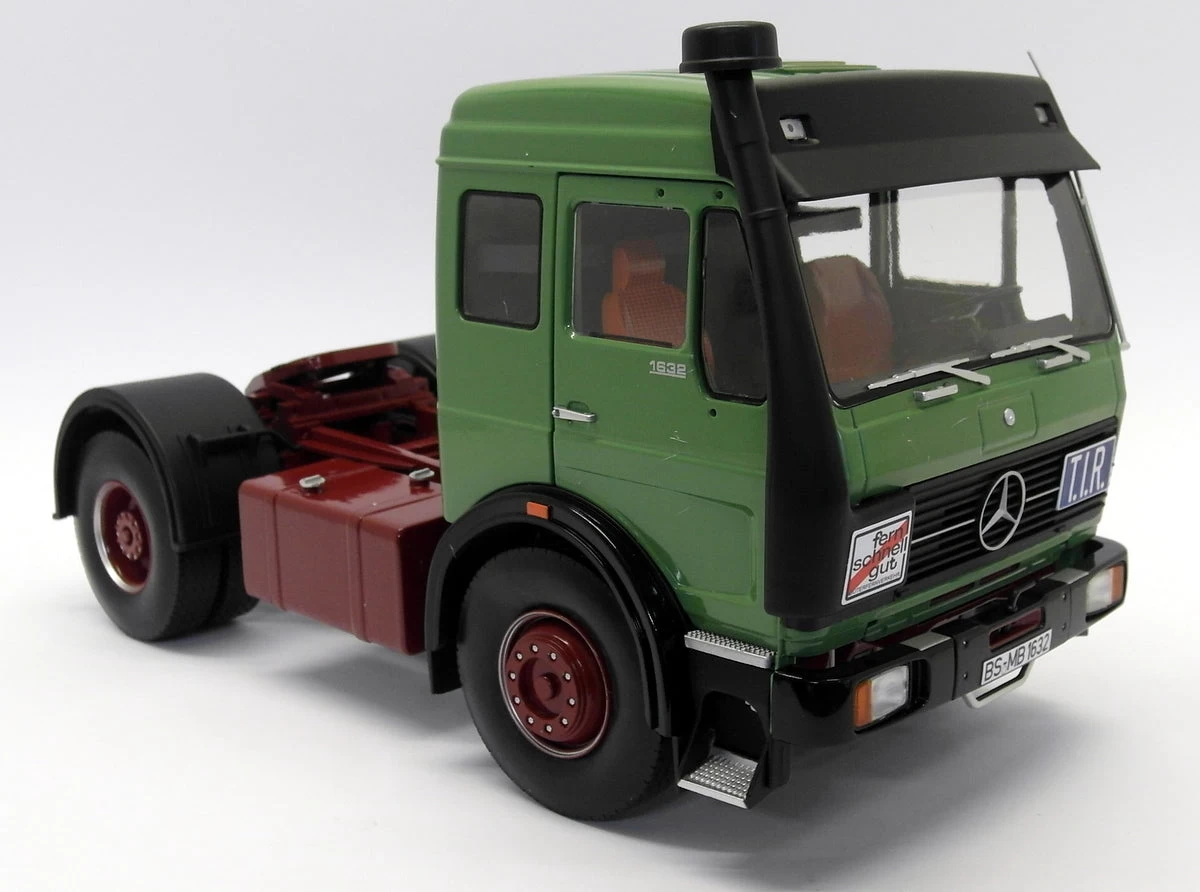 Road Kings 1/18 Scale RK180042 - Mercedes NG 1632 1973 Light Green/Dark Red - Image 3