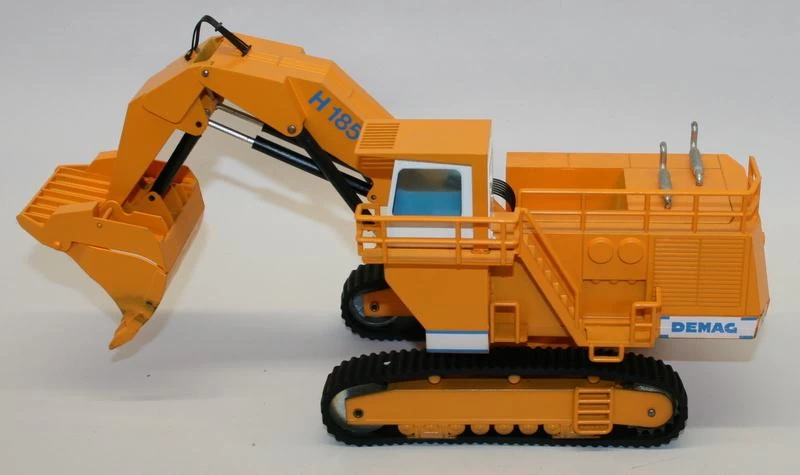NZG 1/50 Diecast - 241 - Demag H185 Hydraulic Excavator - Image 2