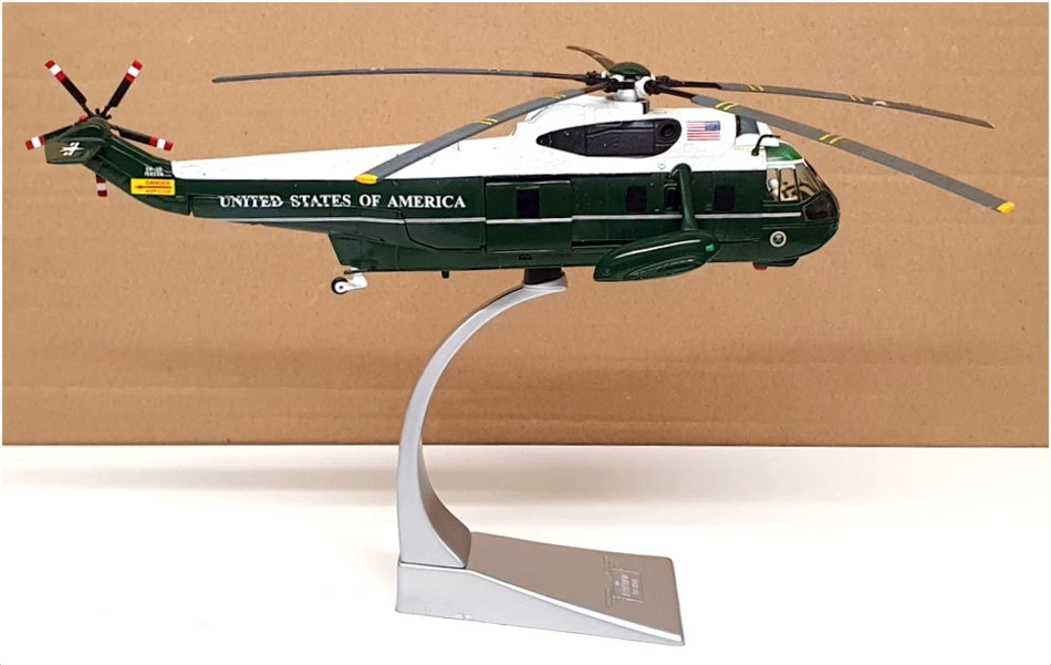 Corgi 1/72 Scale Diecast - AA33403 Sikorsky VH-3D Sea King US Presidential - Image 3