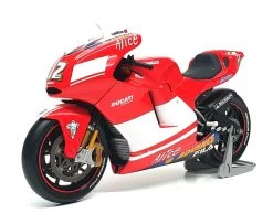 Minichamps 1/12 Scale 122 040012 - Ducati Desmosedici Troy Bayliss MotoGP 2004