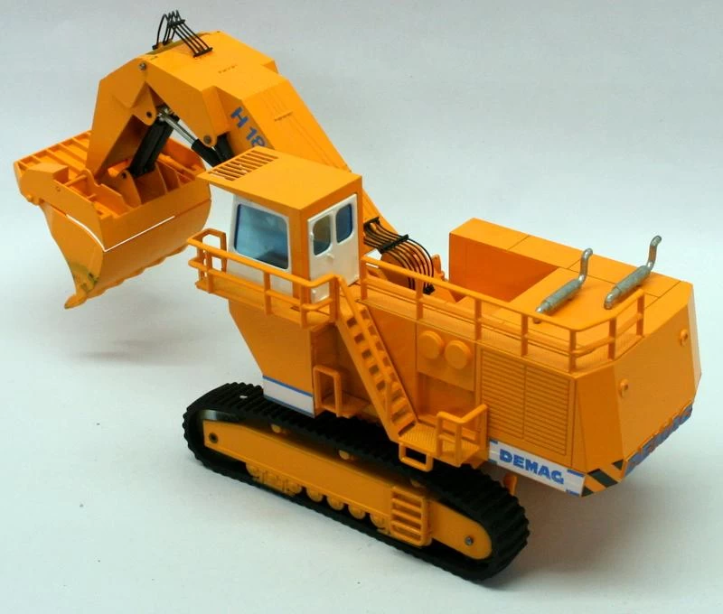 NZG 1/50 Diecast - 241 - Demag H185 Hydraulic Excavator - Image 6