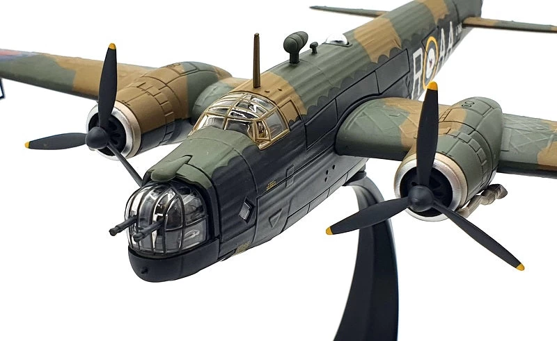 Corgi 1/72 Scale Diecast AA34812 - Vickers Wellington MK.1C WW2 Plane - Image 4