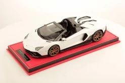 1/18 MR Collection Lamborghini Aventador LP780-4 Ultimae Roadster (Bianco Asopo White With Carbon Pack) Resin Car Model Limited