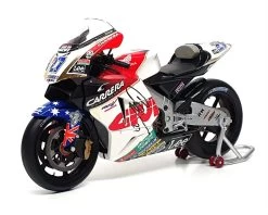 Minichamps 1/12 Scale 122 061027 Honda RC211V MotoGP 2006 - SIGNED Casey Stoner