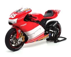 Minichamps 1/12 Scale 122 031495 - Ducati Desmosedici Capirossi 1. GP Victory
