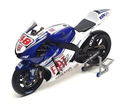 Minichamps 1/12 Scale 122 093048 - Yamaha YZR-M1 MotoGP 2008 - SIGNED Lorenzo