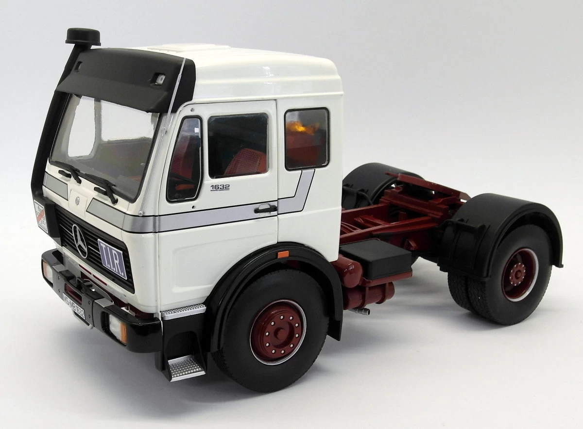 Road Kings 1/18 Scale RK180043 - Mercedes NG 1632 1973 White / Silver/ Dark Red - Image 4