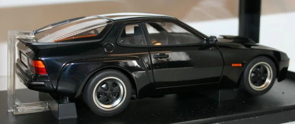 AutoArt 1/18 Scale Diecast Model 78001 - Porsche 924 Carrera GT 1980 - Black - Image 2