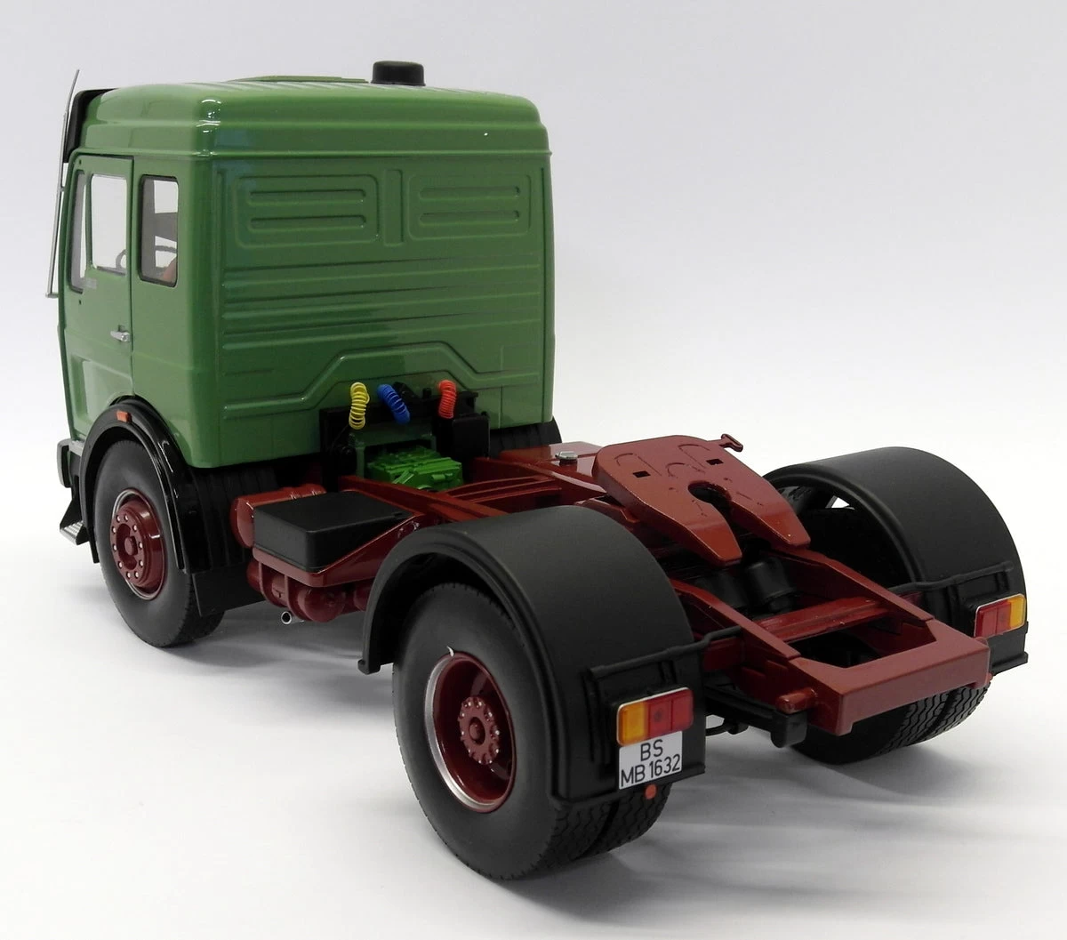 Road Kings 1/18 Scale RK180042 - Mercedes NG 1632 1973 Light Green/Dark Red - Image 5