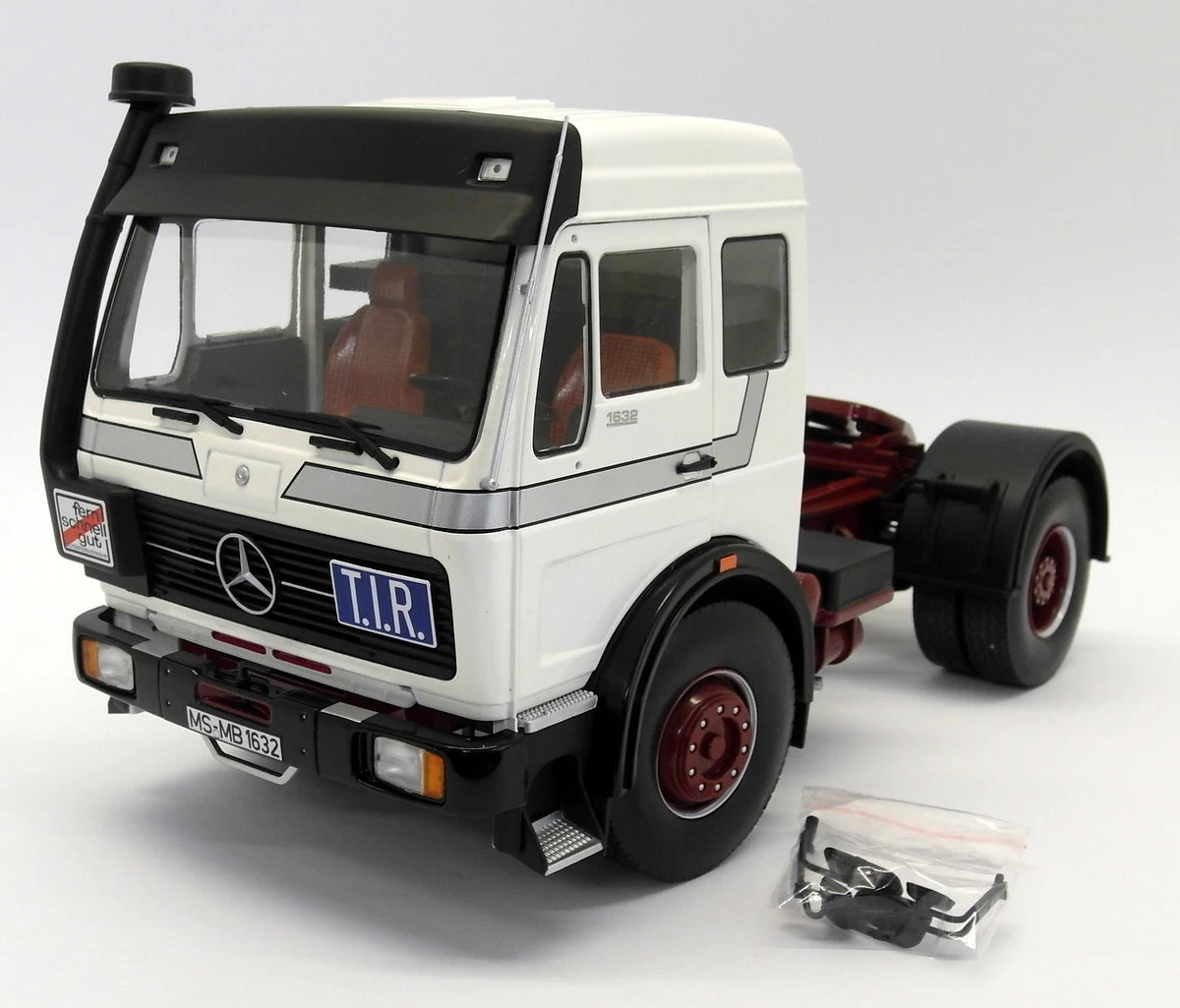Road Kings 1/18 Scale RK180043 - Mercedes NG 1632 1973 White / Silver/ Dark Red - Image 2