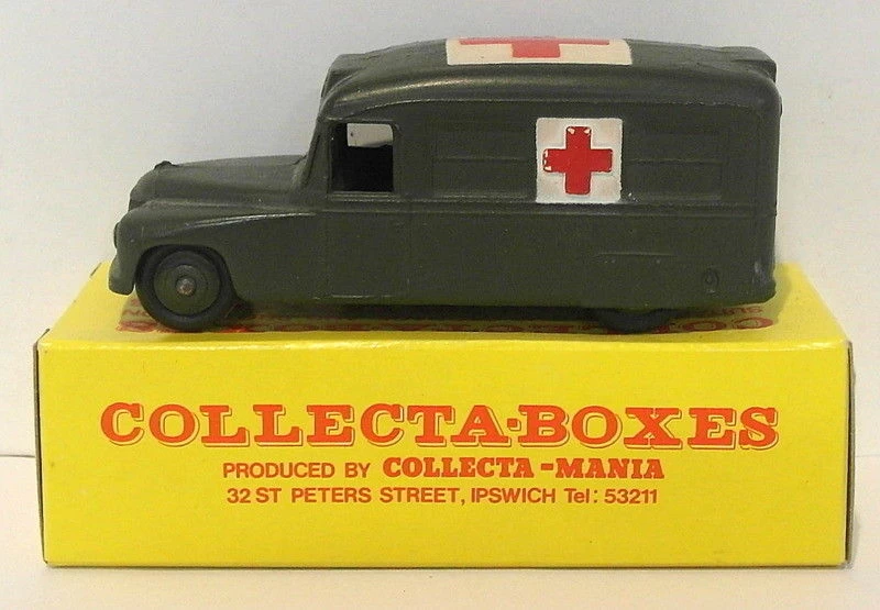 Vintage Dinky 30HM - Daimler Ambulance - Green