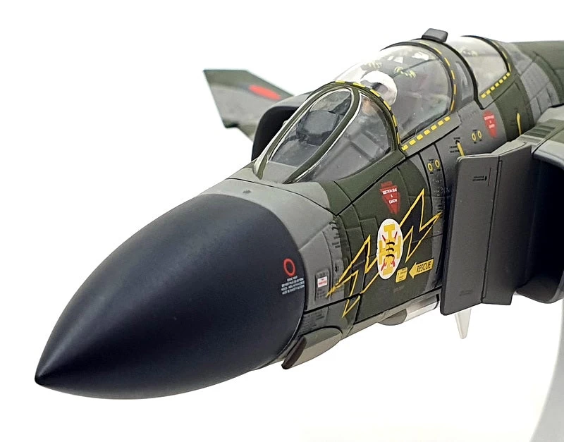 Corgi 1/48 Scale Diecast AA27902 - McDonnell Douglas Phantom RAF 1970 - Image 4